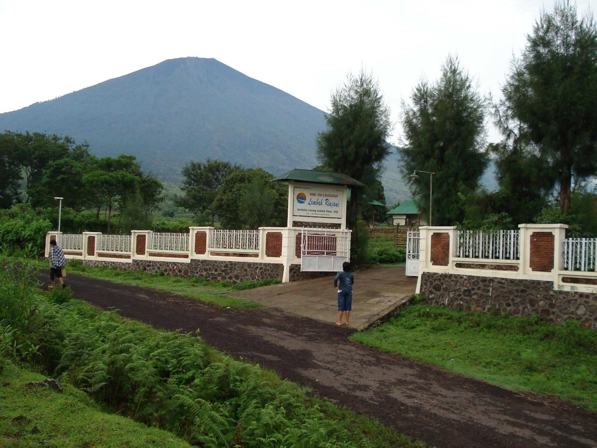 Lembah Rinjani Villa & Resto Syariah By Ecommerceloka Sembalunlawang Eksteriør billede